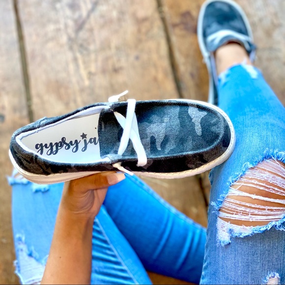 🚨RESTOCKED🚨Gray Camo Slipons - Picture 6 of 10